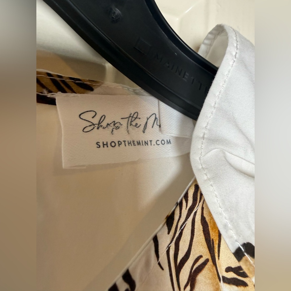White Tiger-Print Ruffle Sleeve Blouse - Picture 6 of 11